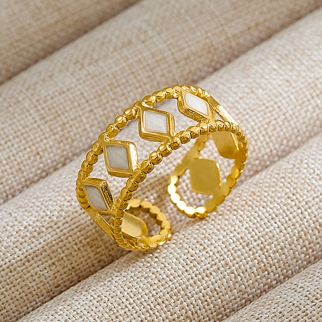Vintage Gold Hollow Crytal Ring